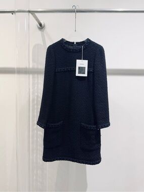 🚩steal CHANEL Black Logo Label Tweed Coat
